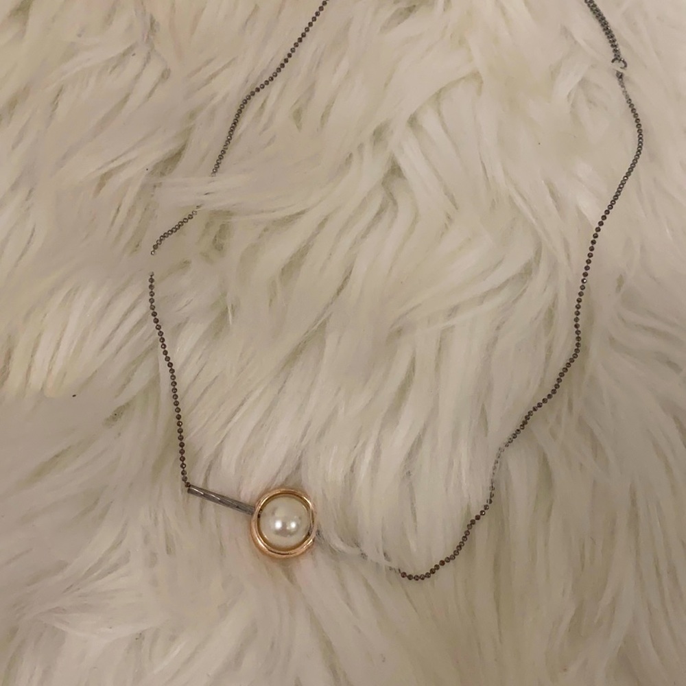 Pearl bar necklace